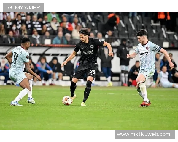 法兰克福主帅强调防守重要性6轮德甲失16球需警惕错误惩罚